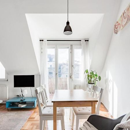 Relax Into Loft Living At A Light-Filled City Escape Budapest Exterior foto