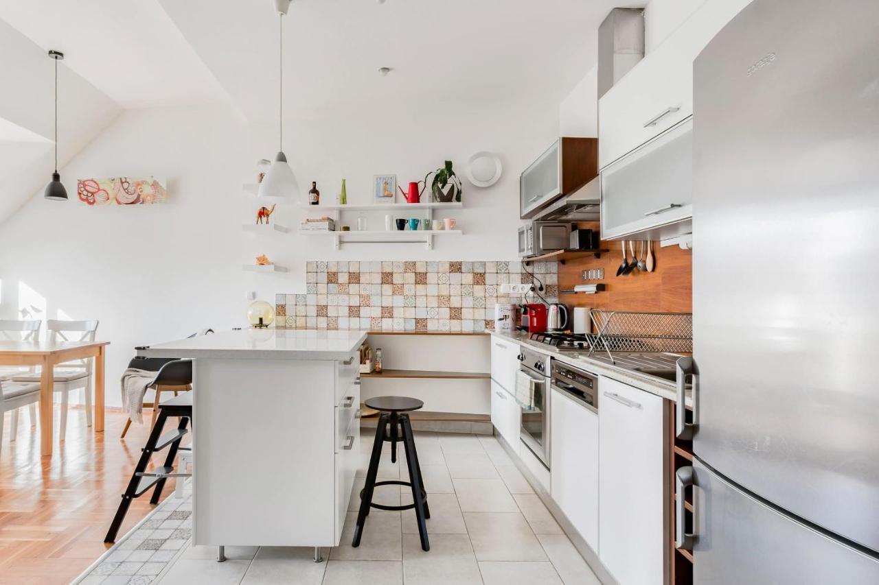 Relax Into Loft Living At A Light-Filled City Escape Budapest Exterior foto
